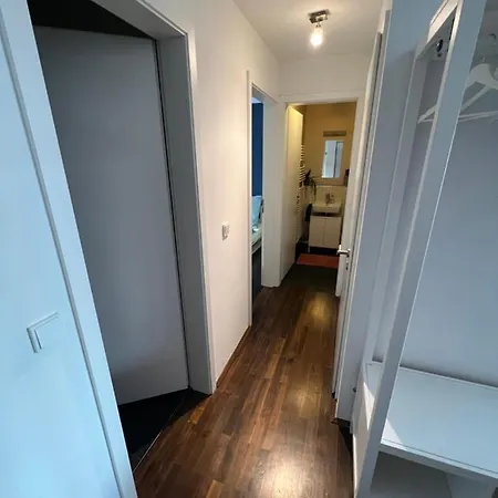 Privat-zimmer In Loft - Zentrum - Privates Bad 民宿 *