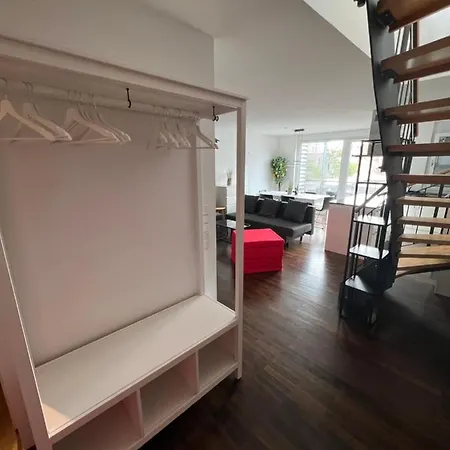 Privat-zimmer In Loft - Zentrum - Privates Bad 民宿